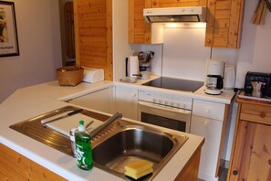 Fridge, oven, stovetop, dishwasher - 2-room apartment for 2-3 persons : Living room with sofa-bed - kitchen with dishwasher - 1 room with (Grimentz)