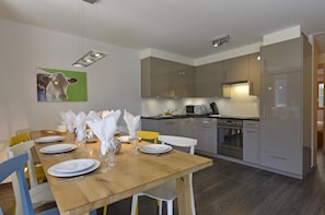 Dining - Very comfortable 4 room apartment for 6 persons : Living room with fire-place - kitchen with dishwas (Grimentz)