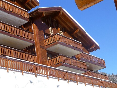 Spacious flat for 7 people 100m from the ski slopes: 3 double bedrooms with king-size beds - 1 bedro