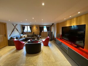 TV, fireplace, DVD player - Very comfortable 4-room apartment for 6 persons in the old village : Living room with wood stove  - (Grimentz)