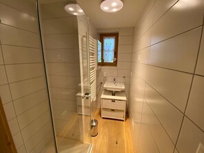 Bathroom - Very comfortable 5-room apartment for 7 - 8 persons in the old village : Living room with wood stove (Grimentz)