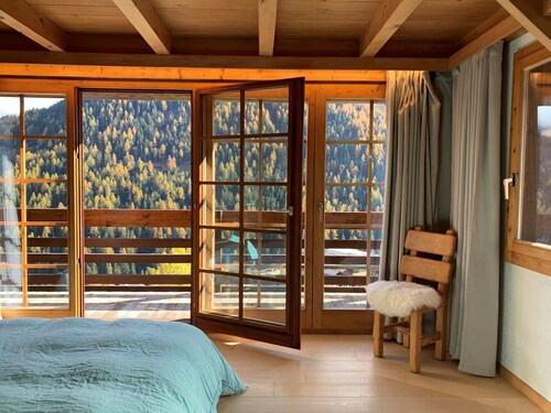 Chalet avec jacuzzi, très confortable pour 8 à 10 personnes : rez-de-chaussée : grand vestiaire - 1e