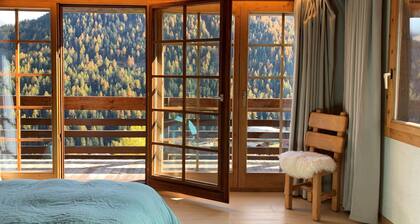 Chalet avec jacuzzi, trÚs confortable pour 8 à 10 personnes : rez-de-chaussée : grand vestiaire - 1e