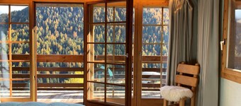 Chalet avec jacuzzi, trÚs confortable pour 8 à 10 personnes : rez-de-chaussée : grand vestiaire - 1e