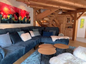 TV, fireplace, DVD player - Chalet with Jacuzzi, very comfortable 8 - 10 persons : ground floor : spacious entrance with wardrob (Grimentz)