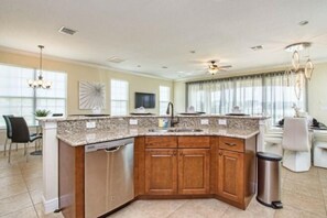 Room - Reunion 5 Bedroom Vacation Home 7824 (Kissimmee)