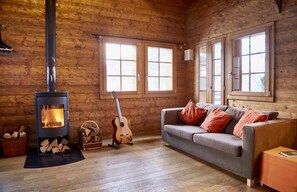 TV, fireplace, DVD player - Chalet for 8 - 10 persons : living with wood stove - kitchen with dishwasher and 2 stoves - mezzanin (Grimentz)