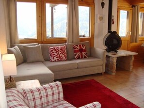 Fernseher, Kamin, DVD-Player