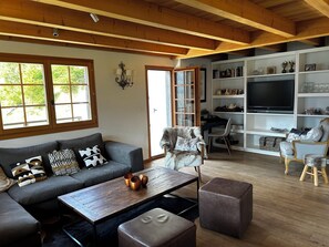 Fernseher, Kamin, DVD-Player