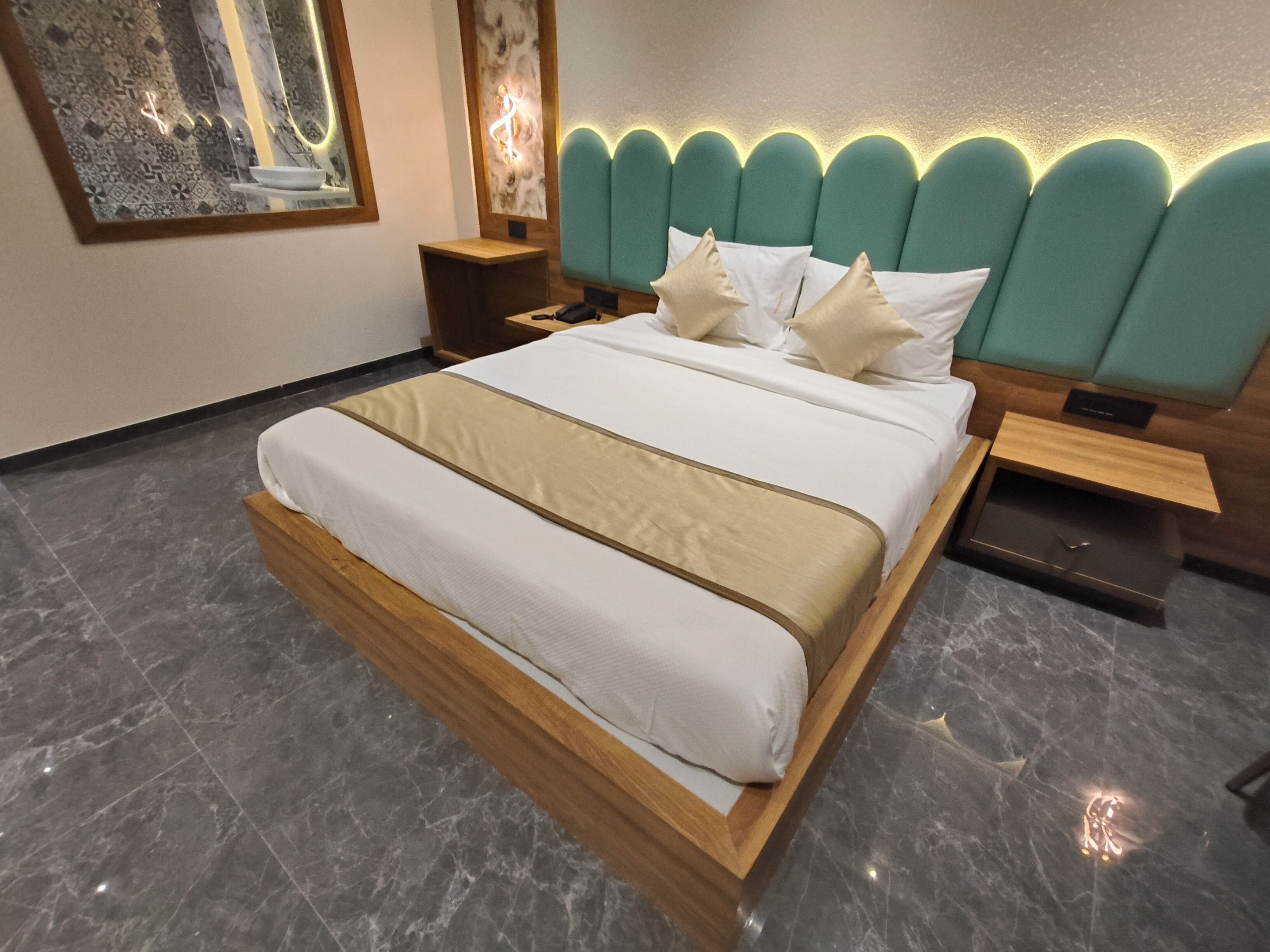 Deluxe-rum - balkong - utsikt mot staden | Skrivbord, arbetsyta för laptop och gratis wi-fi