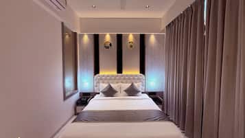 Desk, laptop workspace, free WiFi