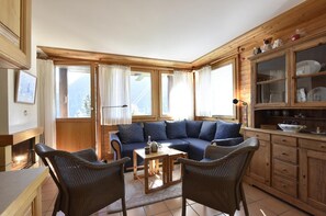 TV, fireplace - Comfortable 3-room apartment for 4 persons : Living room with fireplace - 1 room with 2 beds - 1 roo (Grimentz)