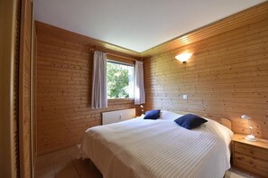 2 bedrooms, Internet - Comfortable 3-room apartment for 4 persons : Living room with fireplace - 1 room with 2 beds - 1 roo (Grimentz)