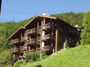 Exterior - Comfortable 4-room apartment for 6 persons : Living room - kitchen with dishwasher and filter coffee (Grimentz)