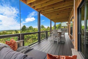 Outdoor dining - Mountain Views | Swim Spa | EV | Dog Friendly (Sevierville)
