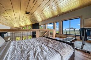 5 bedrooms, iron/ironing board, WiFi, bed sheets - Mountain Views | Swim Spa | EV | Dog Friendly (Sevierville)