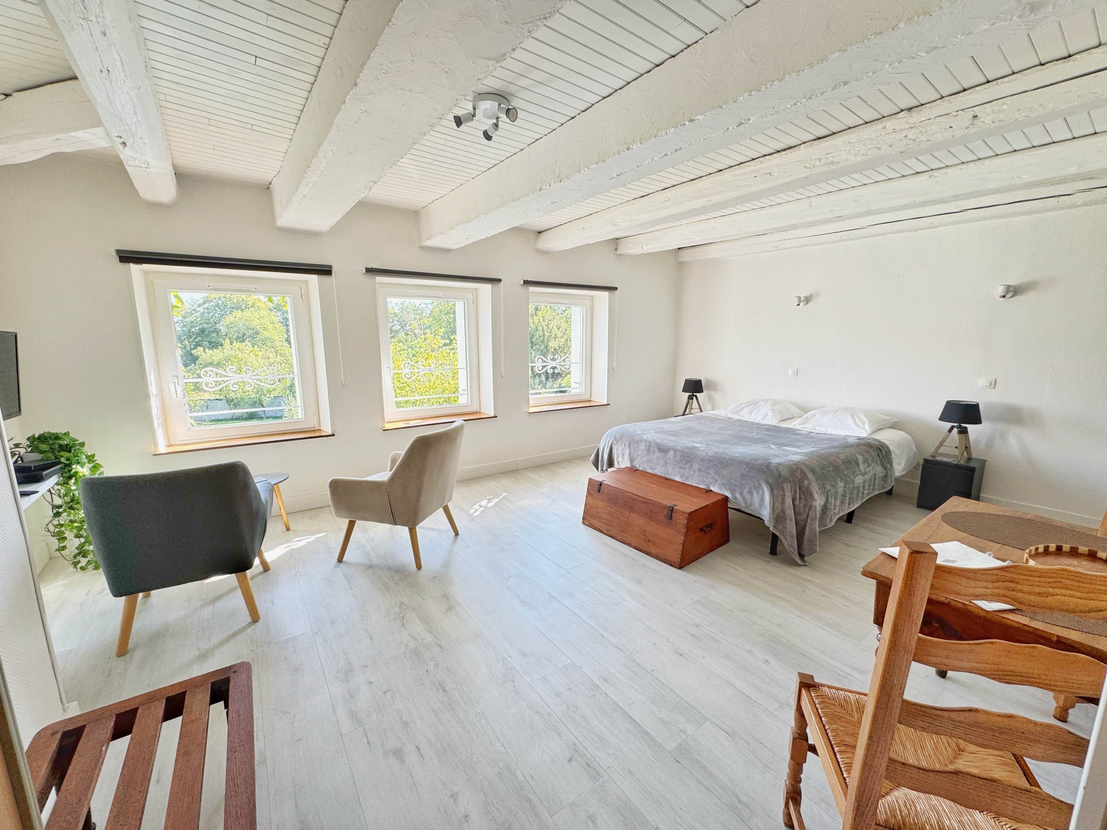 1 slaapkamer, een strijkplank/strijkijzer, wifi, beddengoed