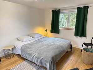 1 chambre, fer et planche à repasser, Wi-Fi, draps fournis