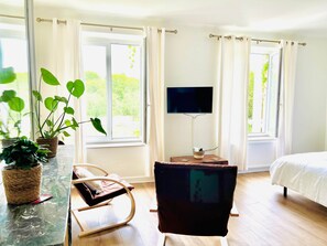 1 habitación, tabla de planchar con plancha, wifi y ropa de cama