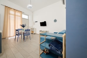 Interior - Apartment 'Blue House' with Private Terrace, Wi-Fi and Air Conditioning (Follonica)