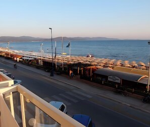 Property grounds - Apartment 'Blue House' with Private Terrace, Wi-Fi and Air Conditioning (Follonica)