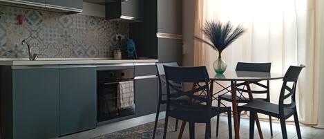 Refrigerador, horno, placa de cocina, lavavajillas