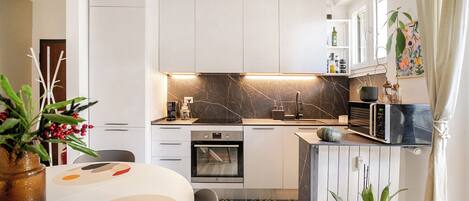 Fridge, microwave, oven, stovetop