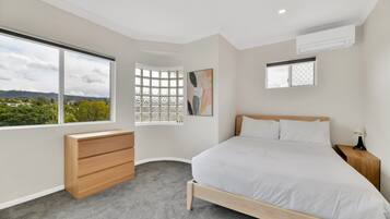 Apartment | 3 bedrooms, bed sheets