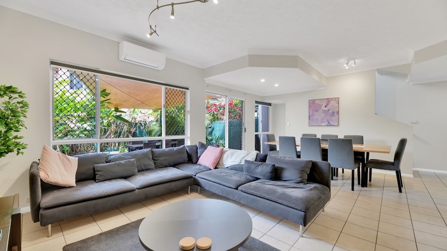 Tranquil 3-bed Unit With Lush Garden Views