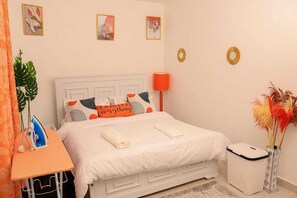 1 habitación, escritorio, tabla de planchar con plancha y wifi gratis 