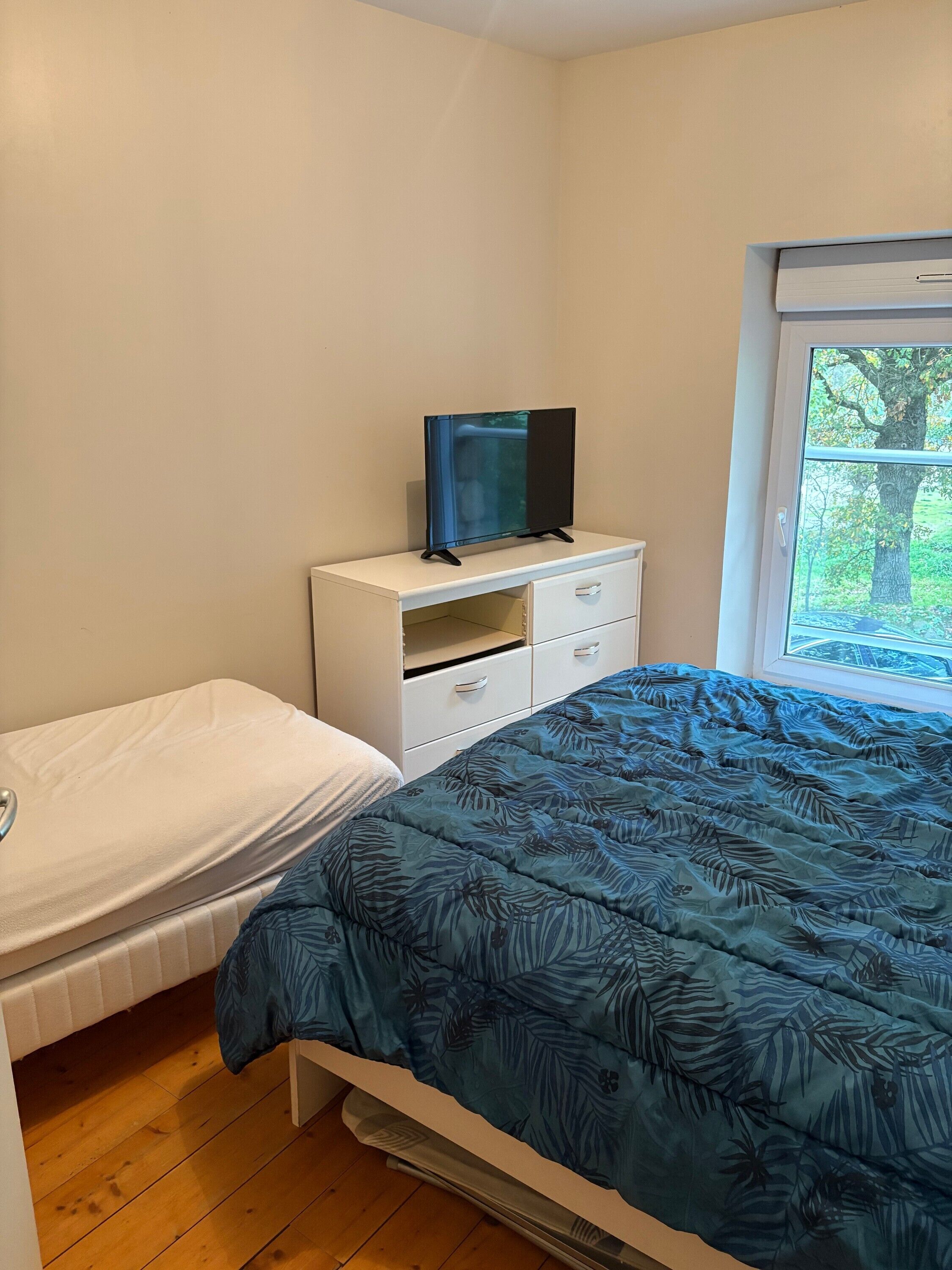 5 habitaciones, tabla de planchar con plancha y wifi 