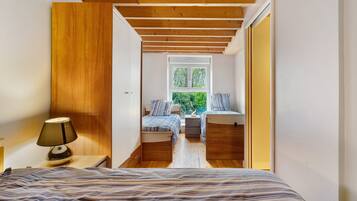 5 bedrooms, iron/ironing board, WiFi