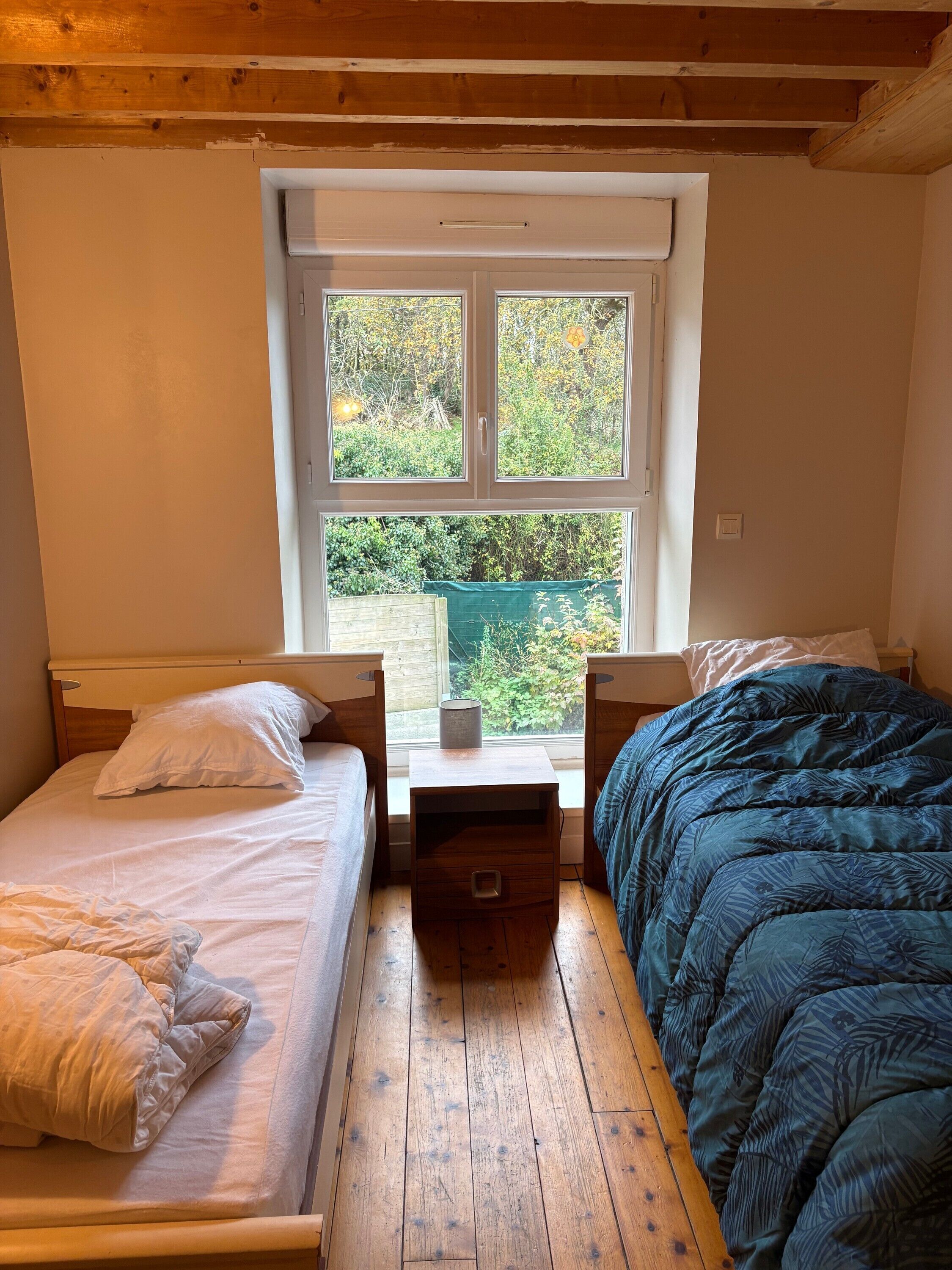 5 habitaciones, tabla de planchar con plancha y wifi 