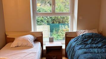 5 bedrooms, iron/ironing board, WiFi