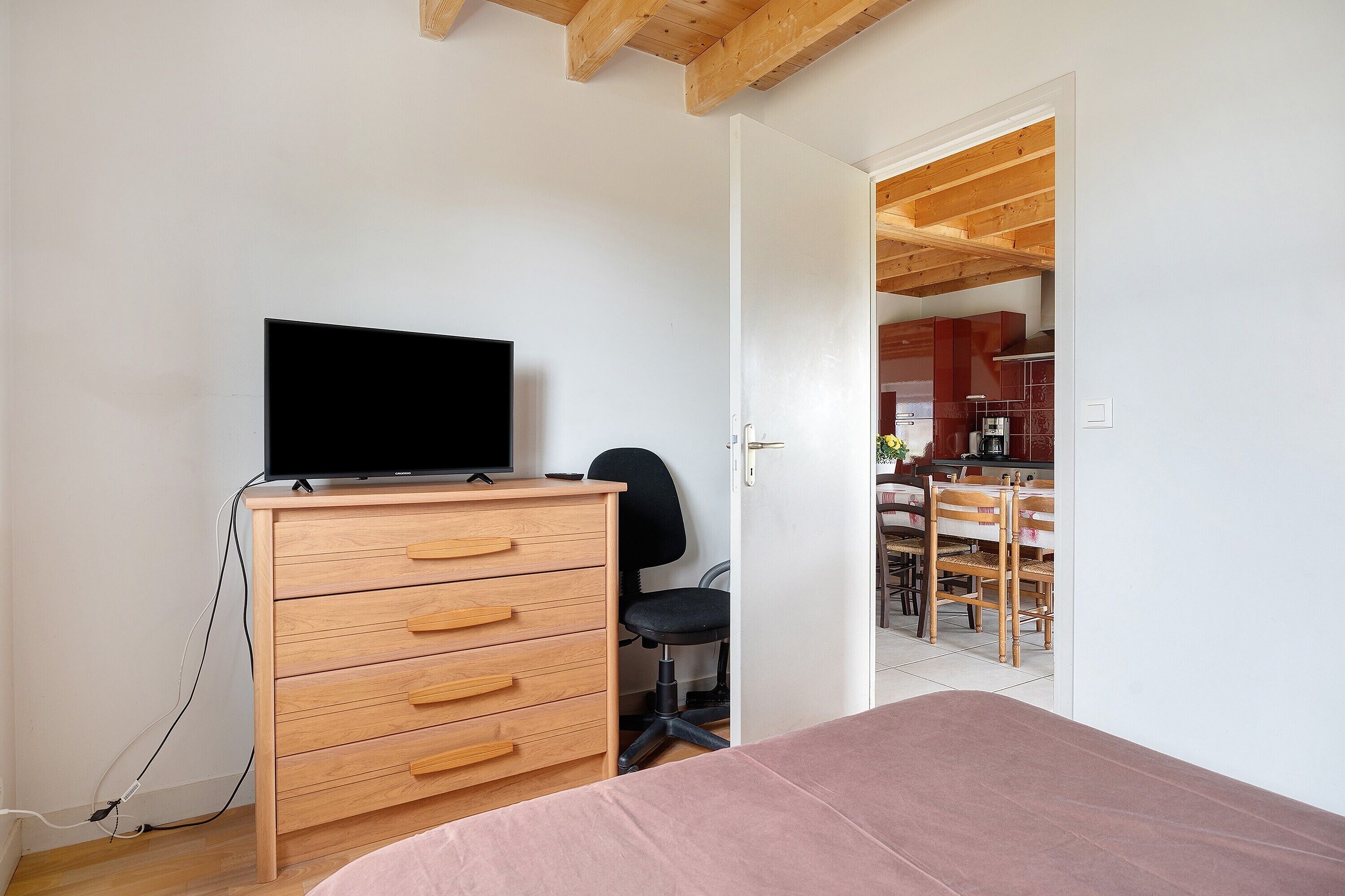 4 habitaciones, tabla de planchar con plancha y wifi 