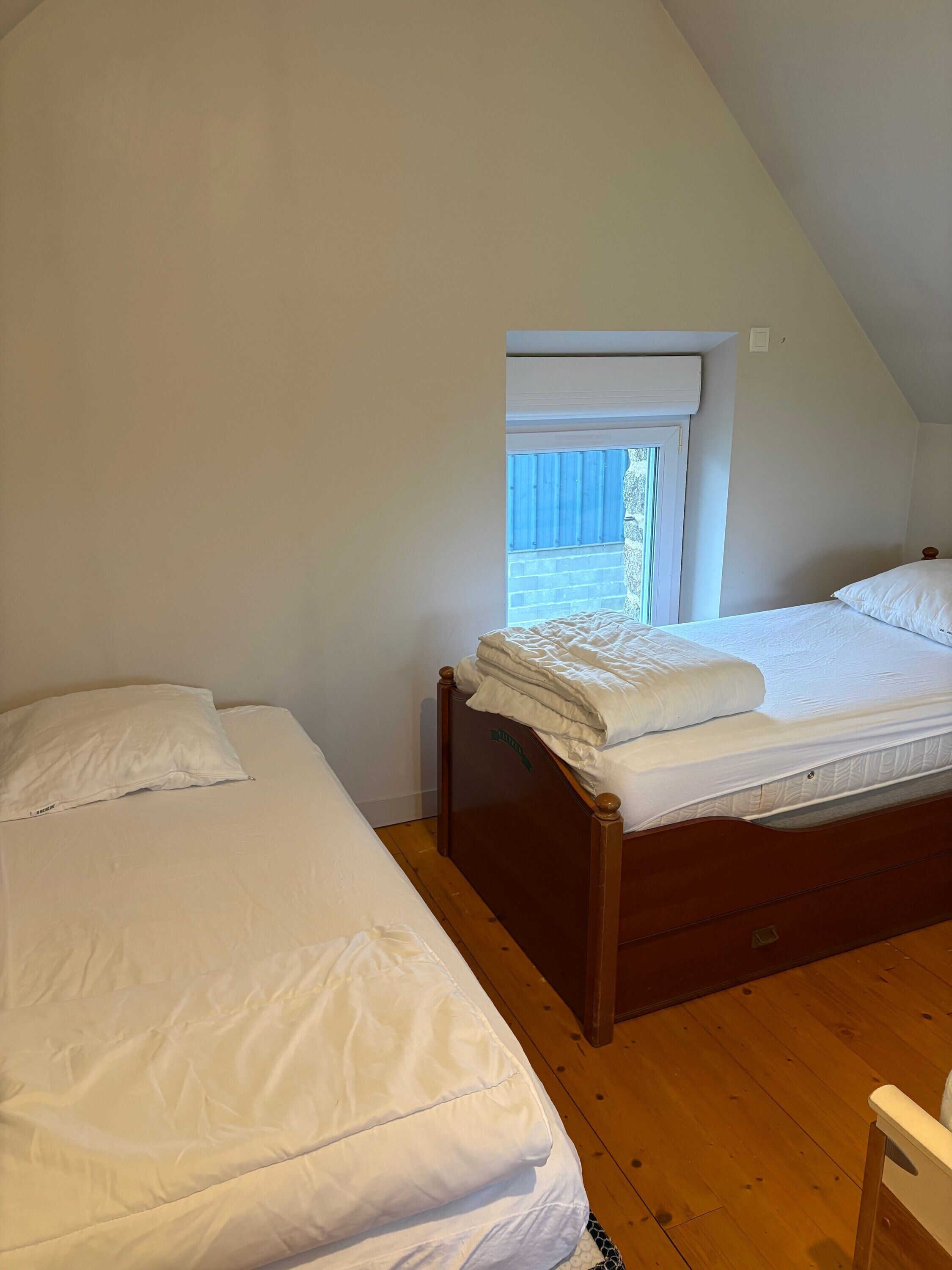 4 quartos, ferros/tábuas de passar roupa, Wi-Fi