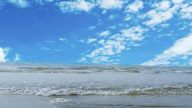 A beach with clear skies and waves. - HYAT LUXURY (Mandarmani)