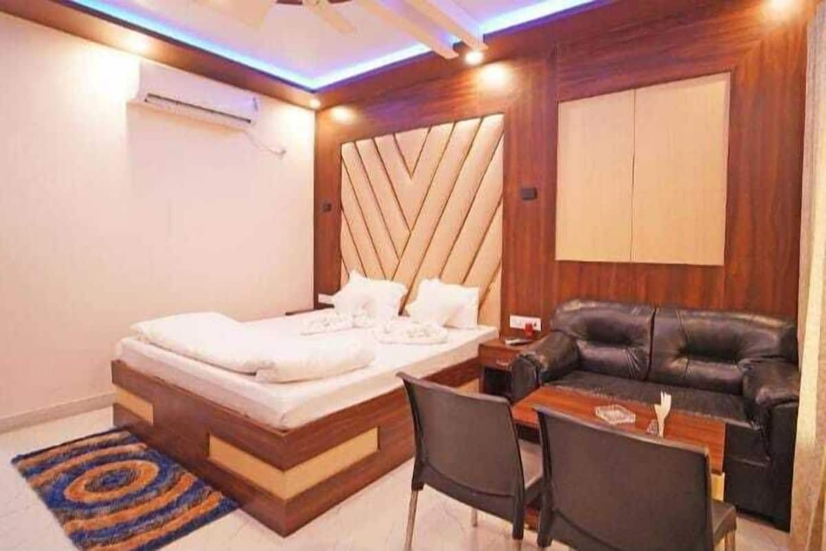 Deluxe Double Room, 1 Bedroom, Beach View | Ruang kerja komputer riba 