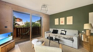 Living area - Apartment in Les Carroz Near Ski Lifts (Araches-la-Frasse)