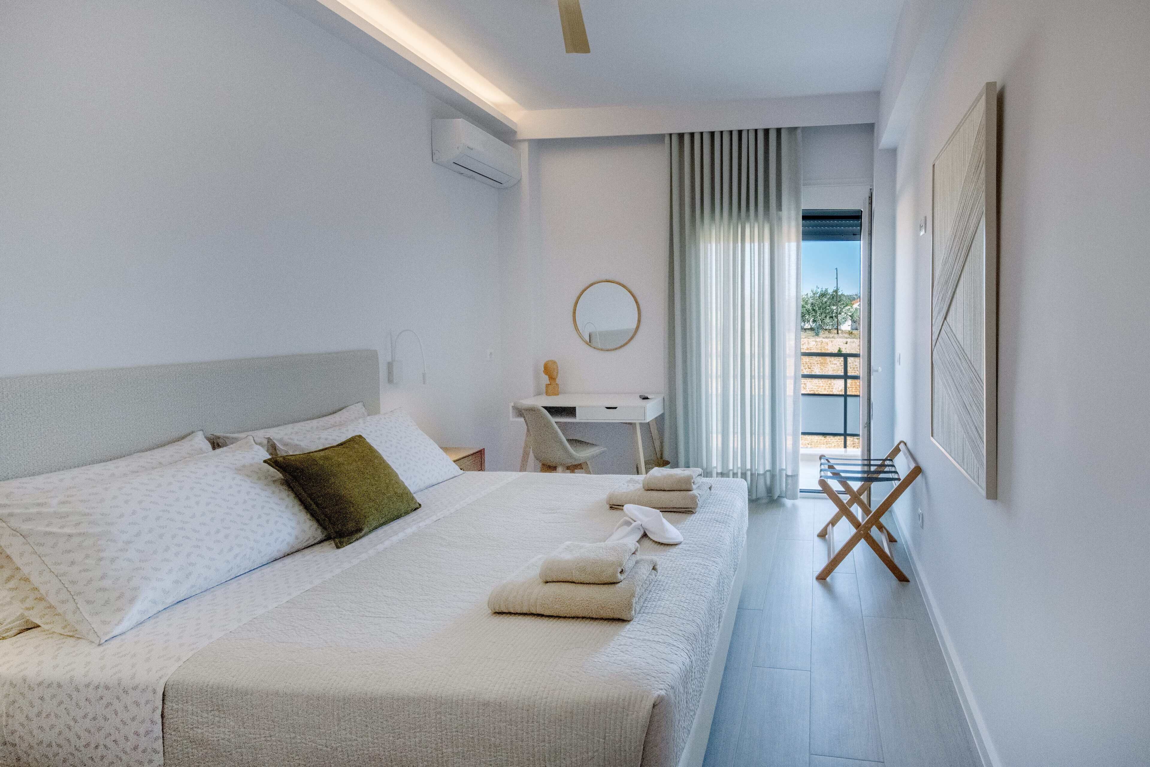 Una scrivania, ferro/asse da stiro, Wi-Fi gratuito, lenzuola