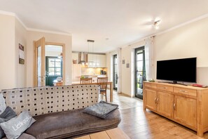 TV - Apartment "64 sqm" with Private Terrace, Shared Garden, and Wi-Fi (Olsberg)