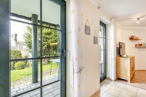 Interior - Apartment "64 sqm" with Private Terrace, Shared Garden, and Wi-Fi (Olsberg)