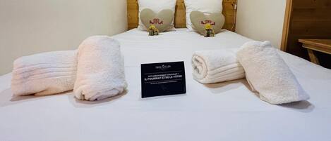 واي فاي مجانًا وملاءات أسرّة