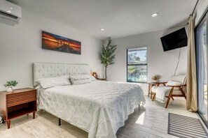 Desk, iron/ironing board, travel cot, WiFi - Venice 3BR Canal Home | Heated Pool, Near Braves (Venice)