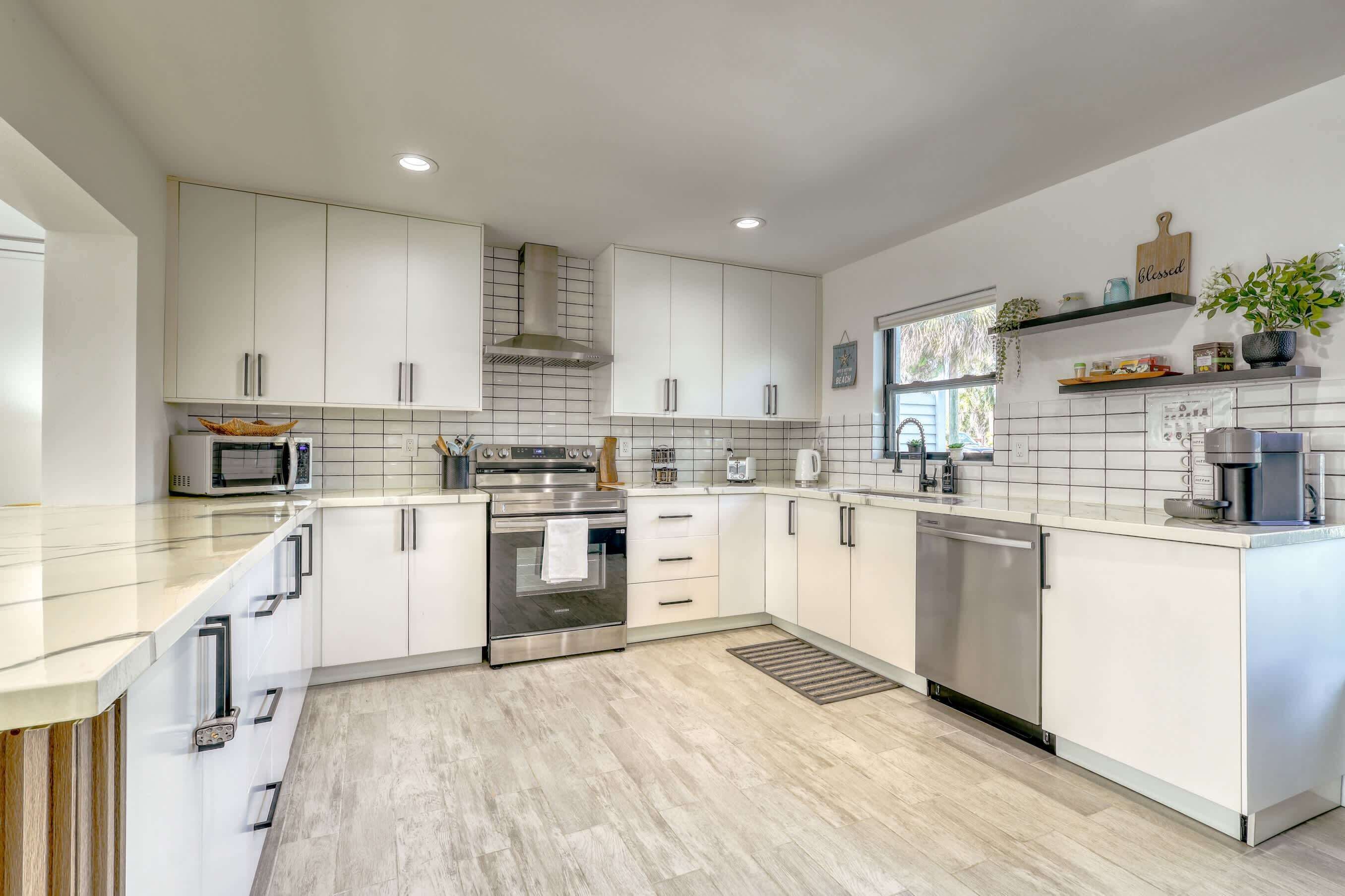 雪櫃、微波爐、焗爐、爐具