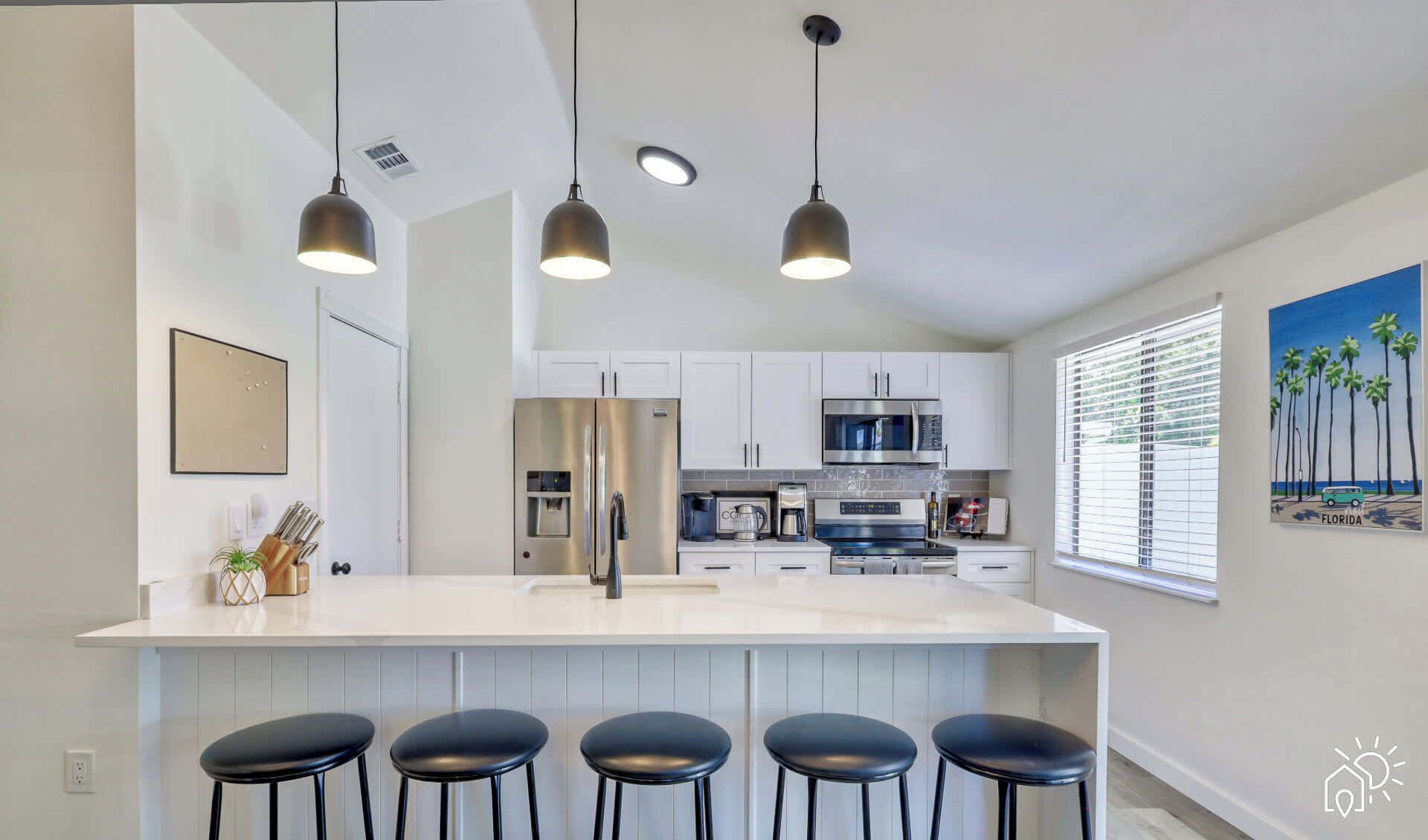 ثلاجة، ميكروويف، فرن، موقد طهي مسطح