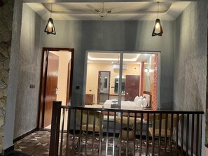 غرفة ديلوكس | مكتب ومساحة عمل للكمبيوتر المحمول وواي فاي مجانًا