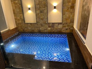 15 indoor pools
