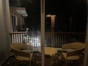 Deluxe Room | Living area