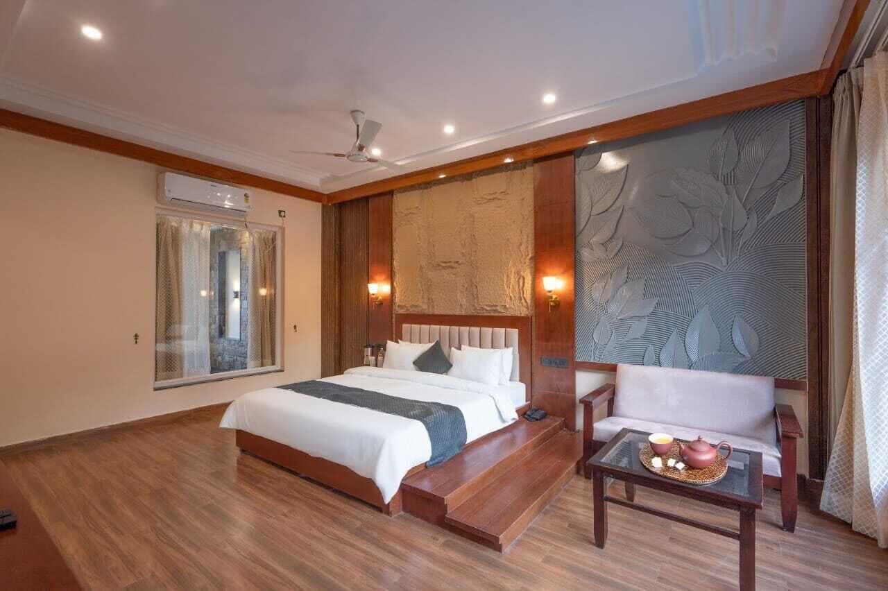 Royal Double Room | Desk, laptop workspace, free WiFi, wheelchair access